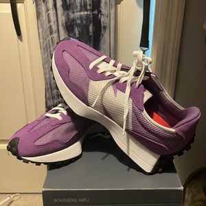 NEW WOMENS  New Balance size 7½